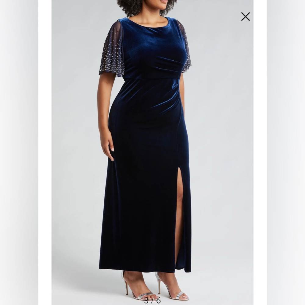 NEW Alex Evenings Embellished Flutter Sleeve Velvet Trumpet Sleeve Gown